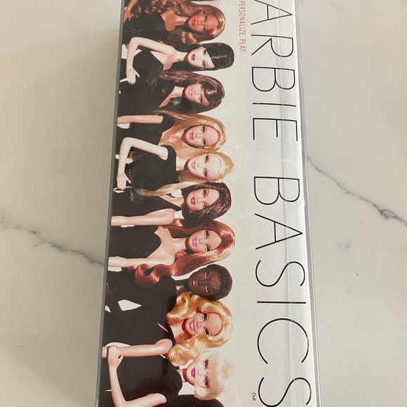 Barbie Basics Collection 001 Model 05 - Picture 4 of 6